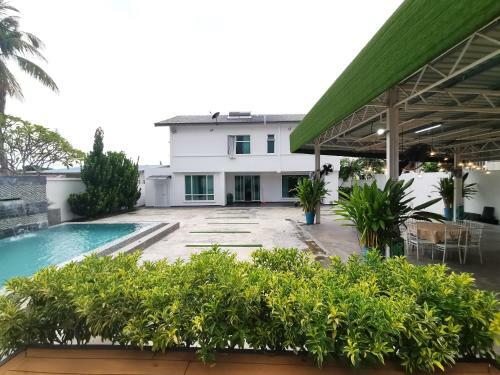 Hostal Secret Garden Warni Villa (Muar)
