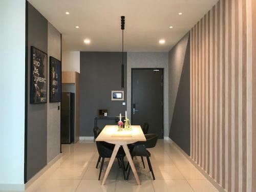 Luxury Smart Apartment W/ Poolview @green Haven