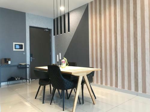 Luxury Smart Apartment W/ Poolview @green Haven