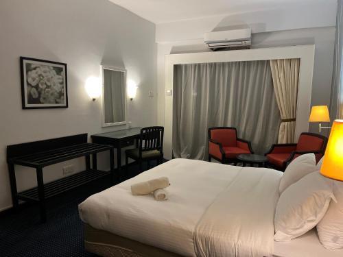 Hotel Paradise By The Sea 0806
