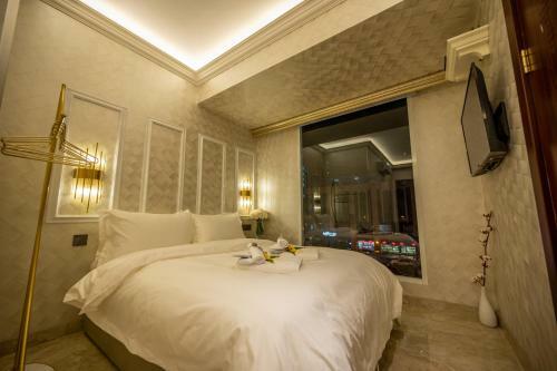 A Residence @ Between Hilton & Cititel Hotel