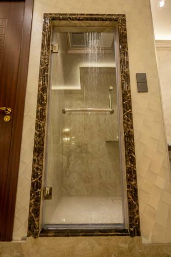 A Residence @ Between Hilton & Cititel Hotel