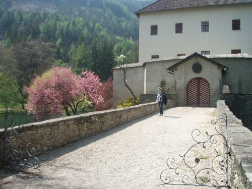 Apartamento Ferienwohnung Schloss Dornbach