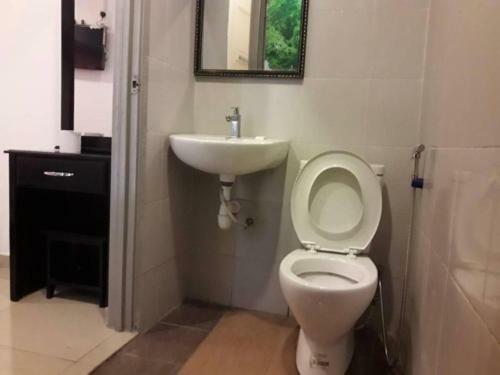 Budget Room With Private Bathroom And Breakfast