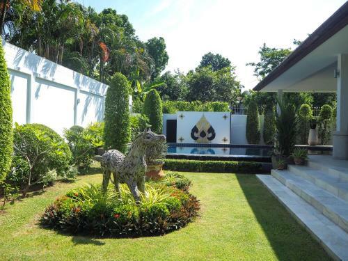 Spacious 4 Bedrooms Private Pool Villa In Phuket