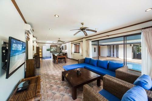 4 Bedroom 5 Palms Villa - 20 Seconds Walk To Beach