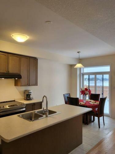 New Luxurious Home Minutes From Niagara Falls