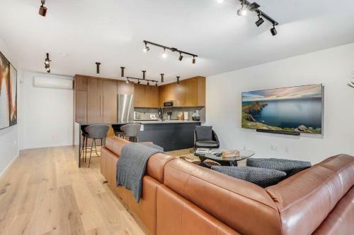 Waters Edge, 2 Bed Gorge Waterfront Suite