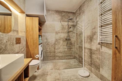 Eastside Apartments ?r�dlana 2/5