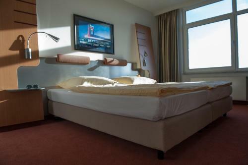 Hotel Etropolis Motorsport Arena