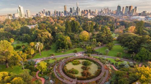 Madecomfy Spacious 2-bed Melbourne City Apartment