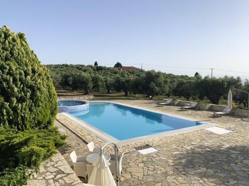 Amazing Villa With Private Pools And Sea Views