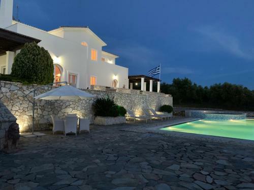 Amazing Villa With Private Pools And Sea Views