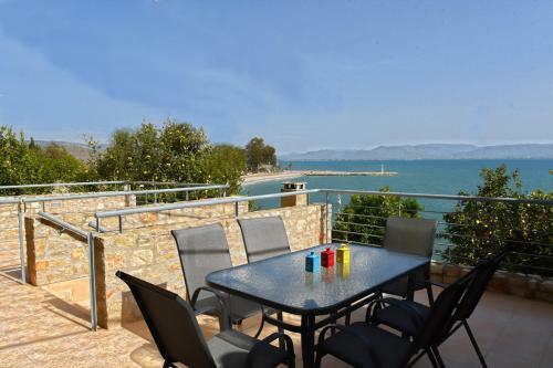 Seafront Apartment In Kiveri, Near Nafplion.
