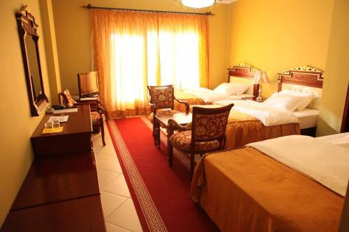 Dinasty Hotel