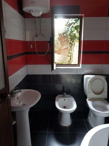 Hostal Rooms Vera's Vila