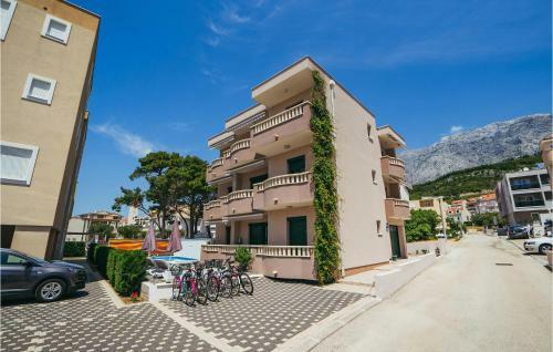 Awesome Apartment In Promajna With