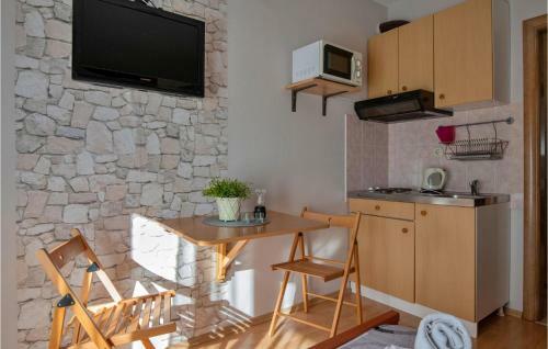 Awesome Apartment In Promajna With