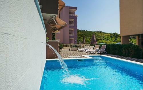 Awesome Apartment In Promajna With