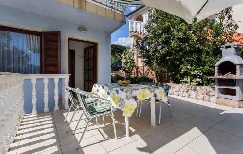 Apartment In Silo/insel Krk 13497