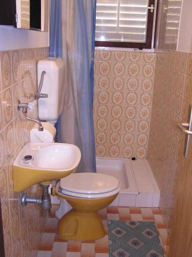 Apartment In Silo/insel Krk 13503