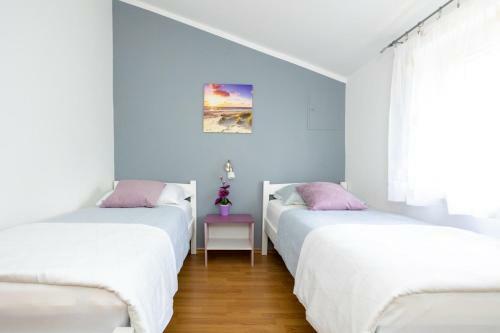 Apartman Luni S Bazenom