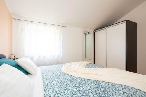 Apartman Luni S Bazenom