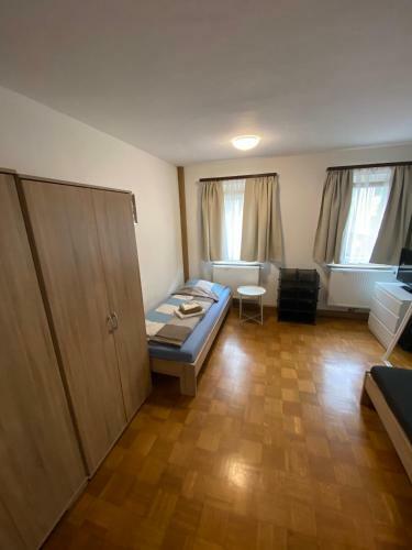 Einfaches Haus Mit Privatzimmern Und Gemeinschaftsr�umen