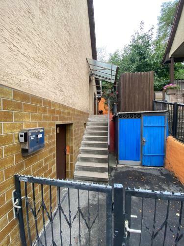 Einfaches Haus Mit Privatzimmern Und Gemeinschaftsr�umen
