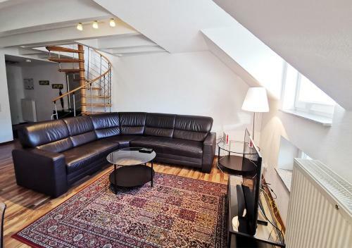 Duplex Apartment - City Centre - Airconditioned - Netflix - 2 Balconies