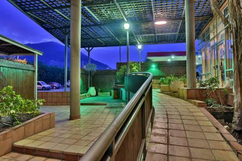 Pearl Of The Valley Hotel
