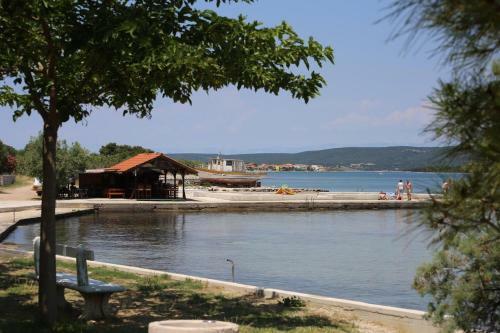 3* Stone House Dora For 5 Guests, Pa?man Island