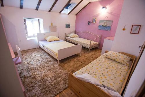 3* Stone House Dora For 5 Guests, Pa?man Island