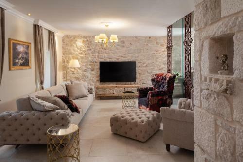 Serendipity - Luxury Stone Villa With Private Jacuzzi And Sauna