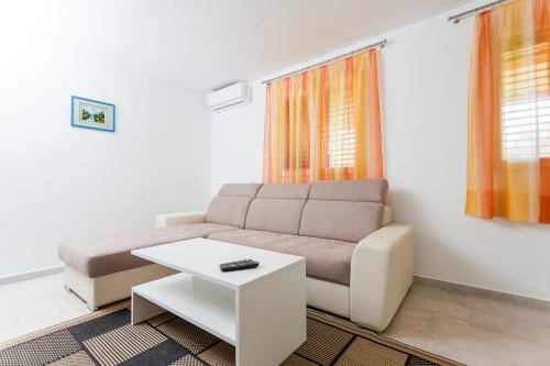Villa Barbara - Olive Paradise, With Chlorine-free Pool