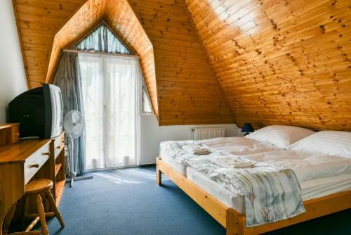 Gy?rfi Apartmanh�z Zam�rdi