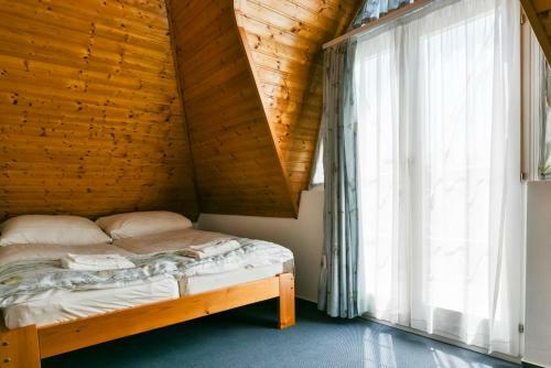 Gy?rfi Apartmanh�z Zam�rdi