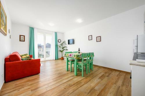 Hostal Andrea House With Apartments