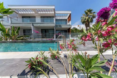 Modern Apartment Near Beach With Central Location In Bodrum