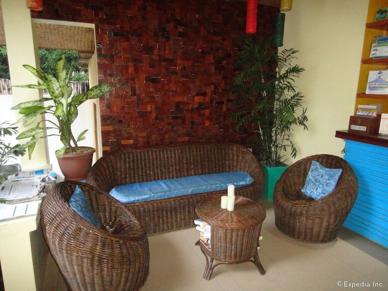 Hotel Blue Lagoon Inn & Suites