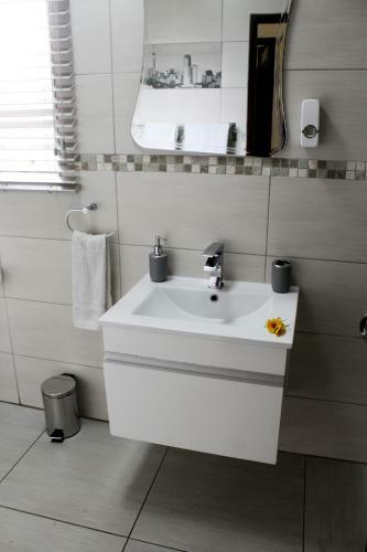 Hostal Midrand Bed And Breakfast