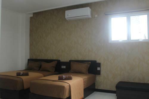 Hostal Mandastana Guest House And Kost