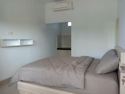 Hostal Luminous Guest House By Wizzela
