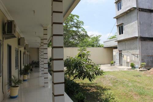Hostal Penginapan Transit Tomato