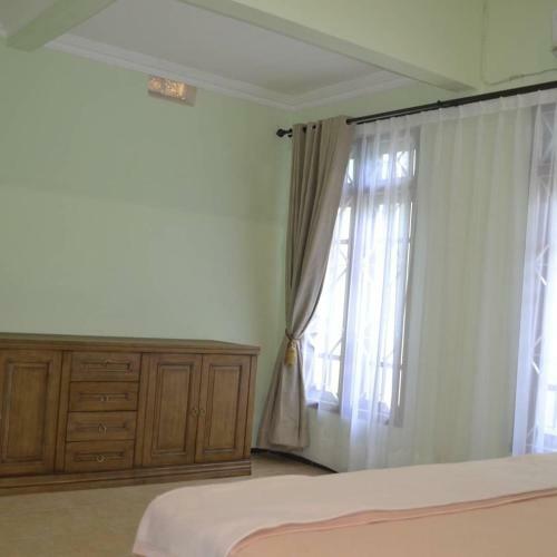 Hostal Emma Guest House Penginapan Keluarga