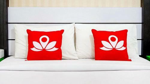 Apartemen Green Lake View By Orange Room
