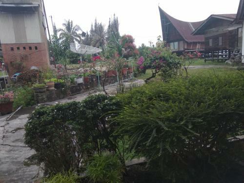 Hostal Bernard Guest House & Resto Redpartner