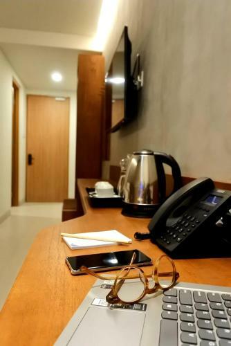 Kambaniru Beach Hotel And Resort