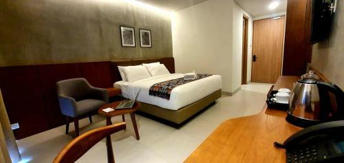 Kambaniru Beach Hotel And Resort