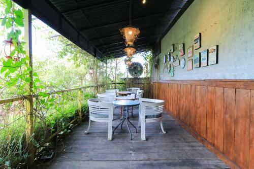 Hostal Labuana Homestay & Cafe Garden